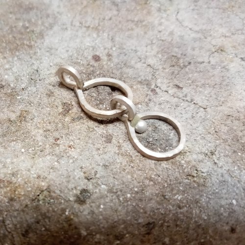 Judy Larson's A New Take on a Figure-8 Chain - , Contemporary Wire Jewelry, Cutting, Cutting Tool, Cutters, Loops, Wire Loop, Wrapped Wire Loop, Design, Heat until the solder flows.